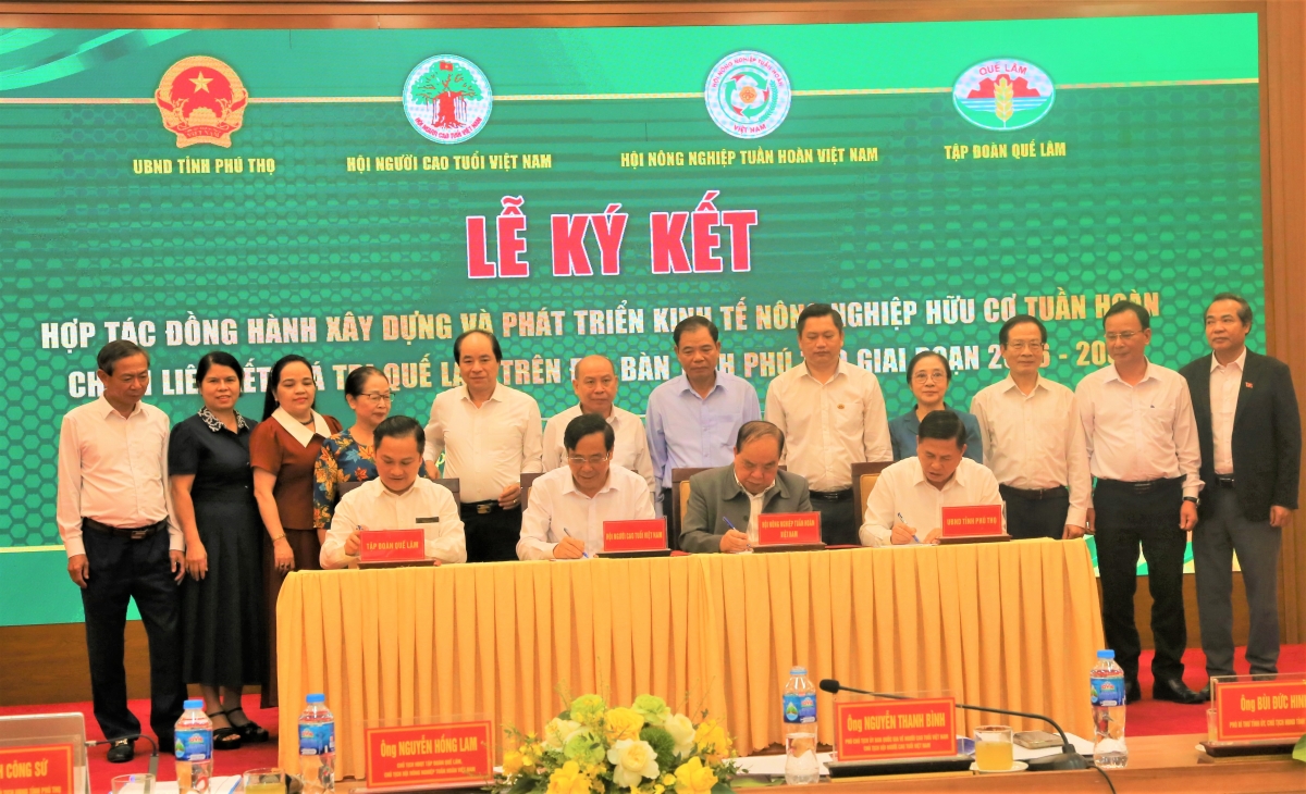 Hội NCT Việt Nam, Hội Nông nghiệp Tuần hoàn Việt Nam, UBND tỉnh Phú Thọ và Tập đoàn Quế Lâm tiến hành ký kết Hội NCT Việt Nam, Hội Nông nghiệp Tuần hoàn Việt Nam, UBND tỉnh Phú Thọ và Tập đoàn Quế Lâm tiến hành ký kết