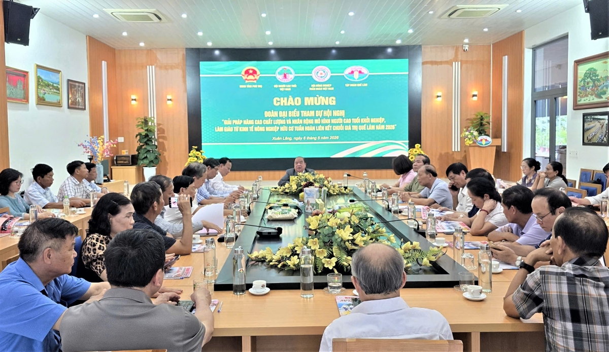 Đoàn công tác Trung ương Hội và Hội NCT các địa phương thăm mô hình sản xuất của quế Lâm tại tỉnh Phú Thọ Đoàn công tác Trung ương Hội và Hội NCT các địa phương thăm mô hình sản xuất của quế Lâm tại tỉnh Phú Thọ