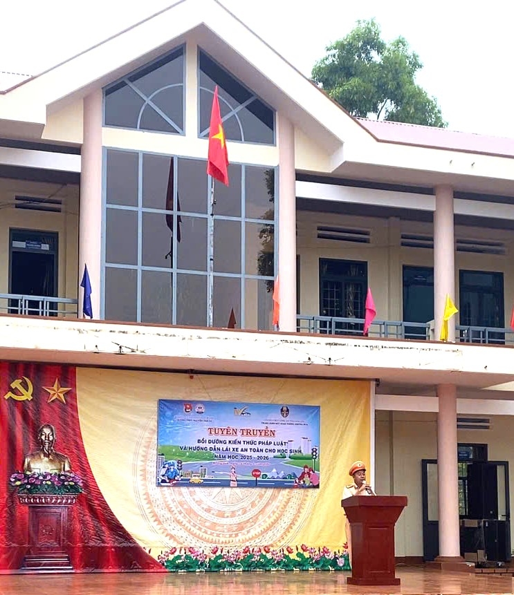 Văn hóa giao thông học đường được lan tỏa thông qua các buổi tuyên truyền dành cho học sinh THPT tại Đắk Lắk. Văn hóa giao thông học đường được lan tỏa thông qua các buổi tuyên truyền dành cho học sinh THPT tại Đắk Lắk.