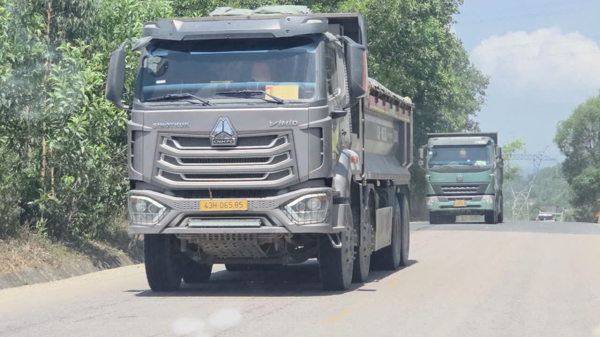 Các xe nôi đuôi nhau trên tuyền QL 14B Các xe nôi đuôi nhau trên tuyền QL 14B