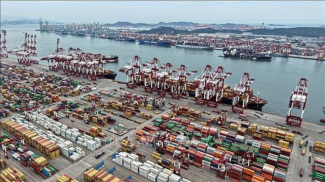 Quang cảnh cảng hàng hóa tại Thanh Đảo, tỉnh Sơn Đông, Trung Quốc.  Ảnh: THX/TTXVN