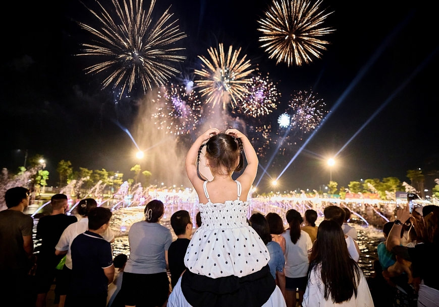Du khách đến Ninh Bình dịp này sẽ được thưởng lãm những màn trình diễn pháo hoa mãn nhãn, đẹp mắt Du khách đến Ninh Bình dịp này sẽ được thưởng lãm những màn trình diễn pháo hoa mãn nhãn, đẹp mắt