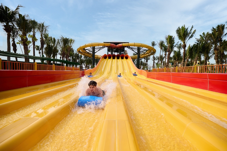 Sun World Ha Nam cũng triển khai ưu đãi sinh nhật 1 tuổi với giá vé đồng giá chỉ 150.000 đồng từ ngày 9/5 đến 22/5/2026 Sun World Ha Nam cũng triển khai ưu đãi sinh nhật 1 tuổi với giá vé đồng giá chỉ 150.000 đồng từ ngày 9/5 đến 22/5/2026