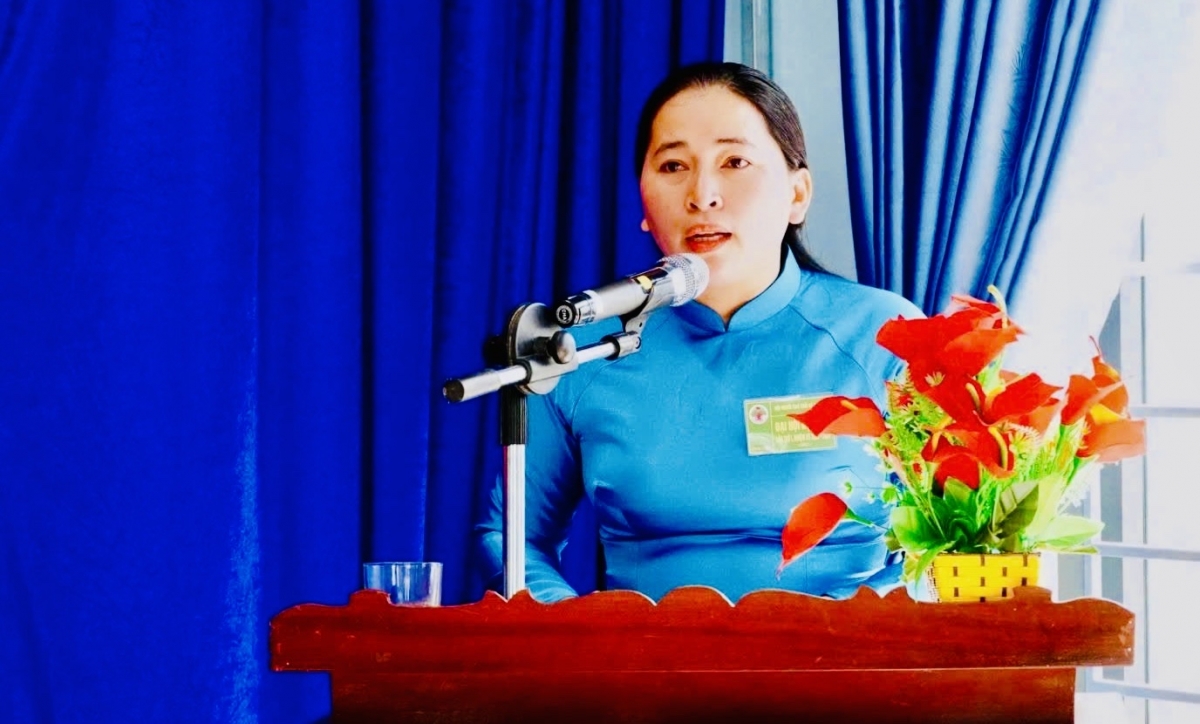 Đồng chí Võ Thị Tuyết - Phó Bí thư Thường trực Đảng uỷ xã Sa Thầy phát biểu tại Đại hội. Đồng chí Võ Thị Tuyết - Phó Bí thư Thường trực Đảng uỷ xã Sa Thầy phát biểu tại Đại hội.