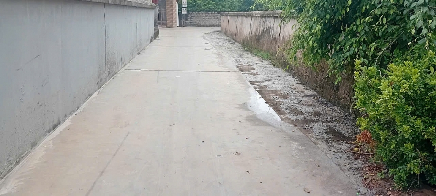 Phần đất của gia đình bà Nguyễn Thị Yêu đã được đổ bê tông. Tạp chí NCT nhận được đơn
