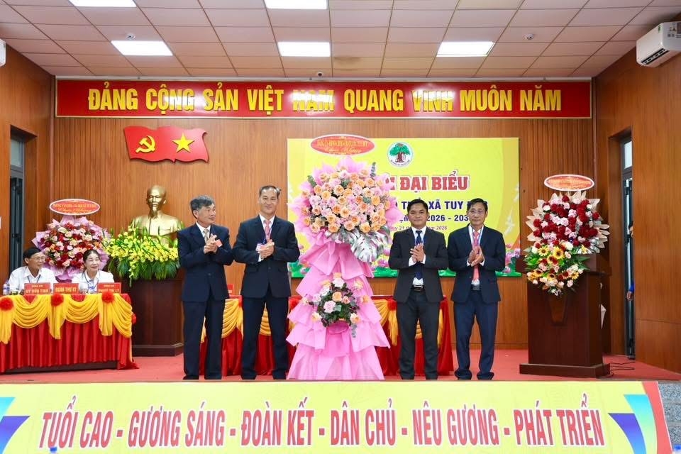 undefined Hội Người cao tuổi xã Tuy Đức: Phát huy vai trò “Tuổi cao - Gương sáng” trong xây dựng Đảng, chính quyền