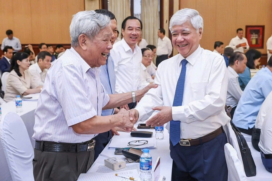 Người giữ lửa niềm tin...