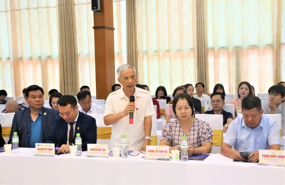 Đại biểu đặt câu hỏi thảo luận