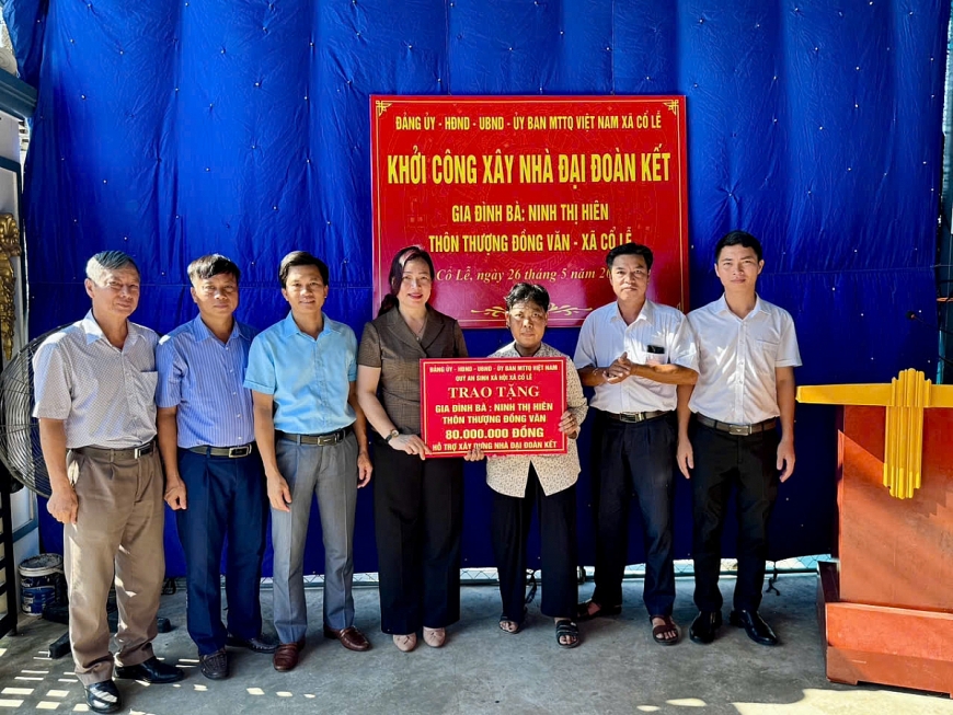 Khởi công xây dựng nhà đại đoàn kết cho các gia đình có hoàn cảnh khó khăn