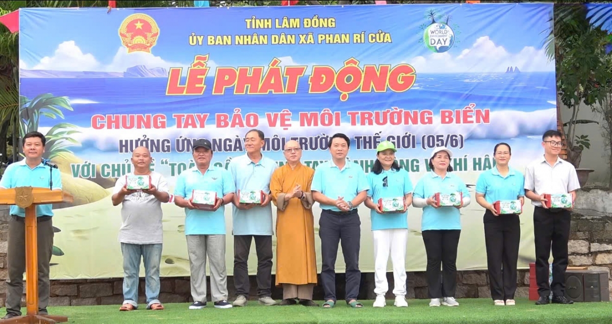undefined Lễ phát động chung tay bảo vệ môi trường ở xã Phan Rí Cửa