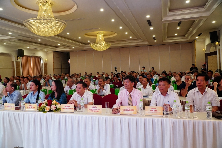 Các đại biểu tham dự buổi lễ. Các đại biểu tham dự buổi lễ.