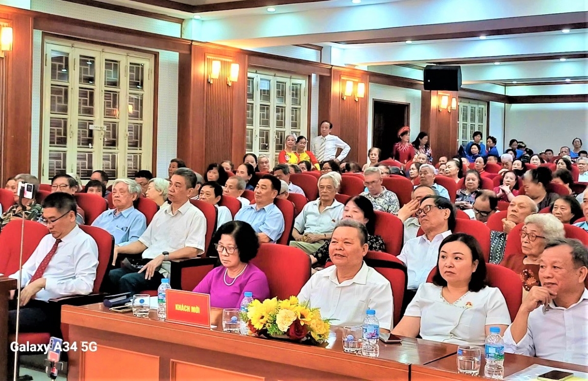 Các đại biểu tham dự buổi lễ