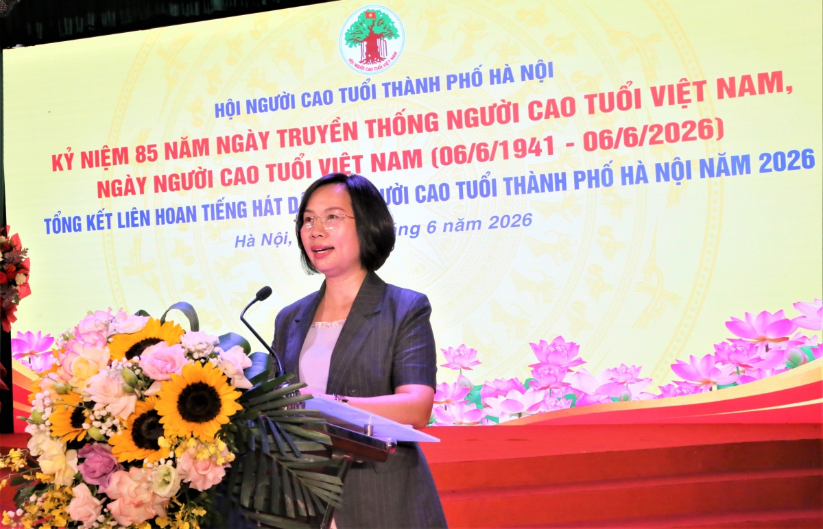 Bà Bùi Huyền Mai phát biểu Bà Bùi Huyền Mai phát biểu
