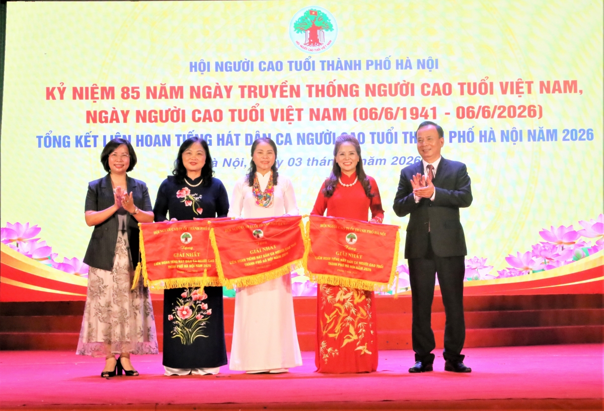 Lãnh đạo Ủy Ông Nguyễn Lam, Bà Bùi Huyền Mai trao thowngr cho các đội xuất sắc doạt giải Nhấto thưởng cho các đoàn xuất sắc đoạt giải Nhấtiệt Nam trao thưởng cho các đoàn xuất sắc đoạt giải Nhất Lãnh đạo Ủy Ông Nguyễn Lam, Bà Bùi Huyền Mai trao thowngr cho các đội xuất sắc doạt giải Nhấto thưởng cho các đoàn xuất sắc đoạt giải Nhấtiệt Nam trao thưởng cho các đoàn xuất sắc đoạt giải Nhất