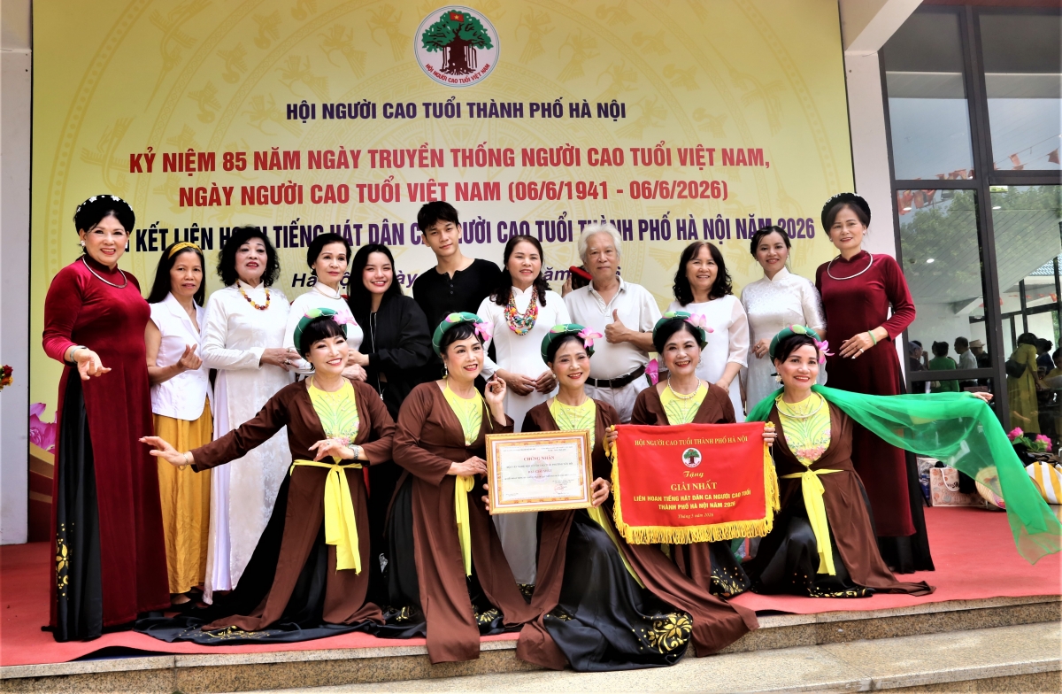 Đội văn nghệ Hội NCT phường Tây Hồ xuất sắc đoạt giải Nhất Đội văn nghệ Hội NCT phường Tây Hồ xuất sắc đoạt giải Nhất