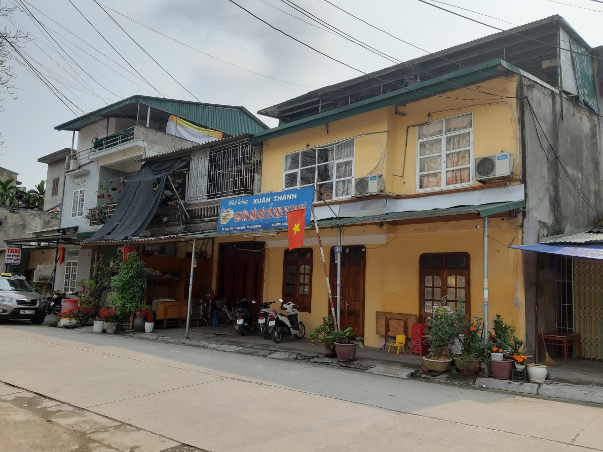 Ngôi nhà tọa lạc trên 256,4m2 đất, là di sản thừa kế của hai cụ Đỗ Đăng Khuông, Đặng Thị Lộc để lại