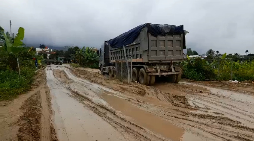 Những bất cập trong khai thác cát trên sông Vu Gia và xe chở cát trọng tải lớn Những bất cập trong khai thác cát trên sông Vu Gia và xe chở cát trọng tải lớn