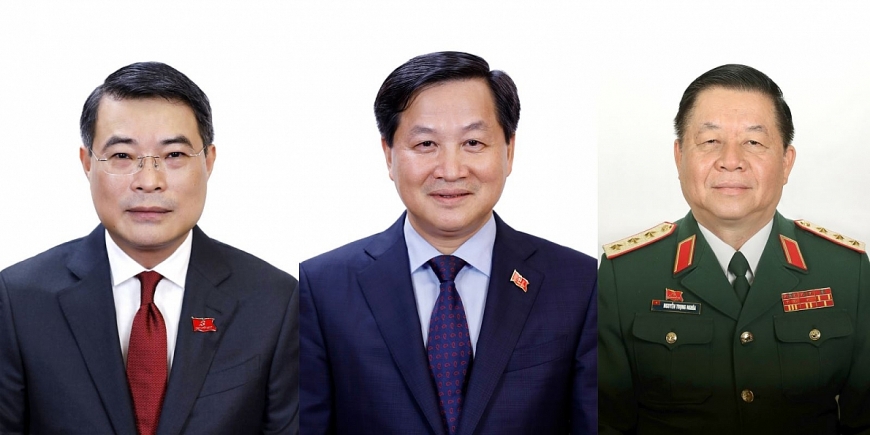Từ trái qua: Đồng chí Lê Minh Hưng, Bí thư Trung ương Đảng khóa XIII, Chánh Văn phòng Trung ương Đảng; Đồng chí Lê Minh Khái, Bí thư Trung ương Đảng khóa XIII, Tổng Thanh tra Chính phủ; Đồng chí Nguyễn Trọng Nghĩa, Bí thư Trung ương Đảng khóa XIII, Phó Chủ nhiệm Tổng cục Chính trị Quân đội nhân dân Việt Nam.
