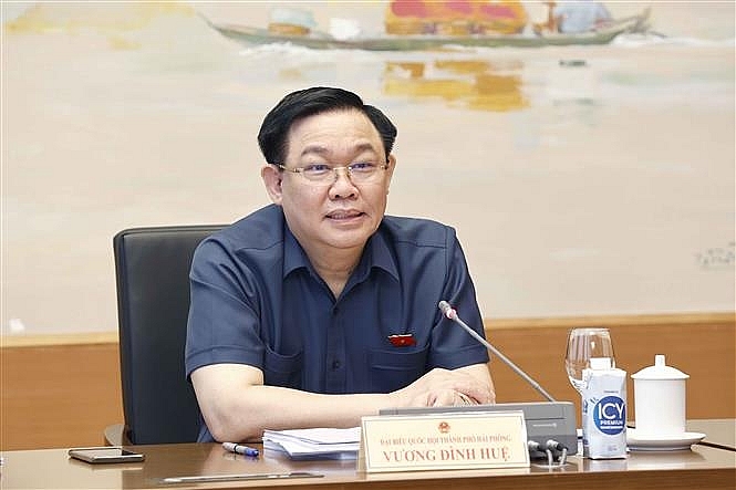 Chủ tịch Quốc hội Vương Đình Huệ, đại biểu Quốc hội thành phố Hải Phòng phát biểu. Ảnh: Doãn Tấn/TTXVN.