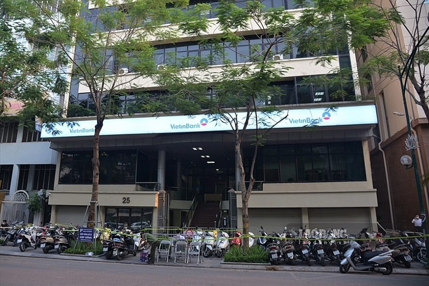 Trụ sở VietinBank (25 Lý Thường Kiệt, quận Hoàn Kiếm, Hà Nội), nơi làm việc của nữ nhân viên ngân hàng mắc COVID-19. Ảnh: TG