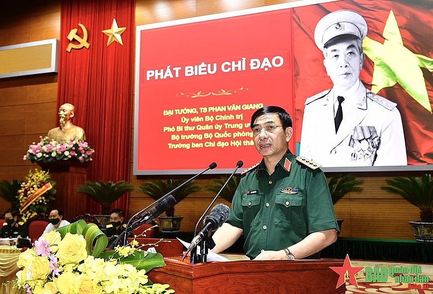 Tại điểm cầu Hà Nội, thay mặt lãnh đạo Đảng, Nhà nước, Đại tướng Phan Văn Giang phát biểu chỉ đạo hội thảo. Ảnh: Tuấn Huy   