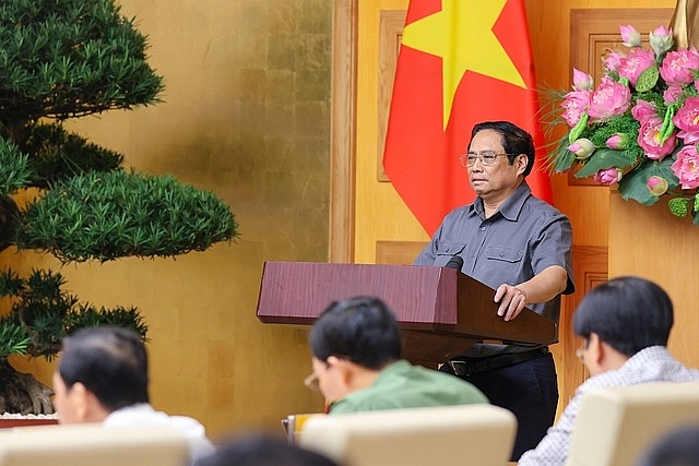 Thủ tướng phát biểu kết luận cuộc họp trực tuyến đánh giá tình hình, khắc phục thiệt hại và rút kinh nghiệm công tác ứng phó với bão số 4 - Ảnh: VGP/Nhật Bắc