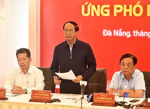 Phó Thủ tướng Lê Văn Thành đề nghị các địa phương tiến hành rà soát, đánh giá, tổng hợp đầy đủ thiệt hại do bão gây ra, để sớm khắc phục - Ảnh: VGP/Đức Tuân