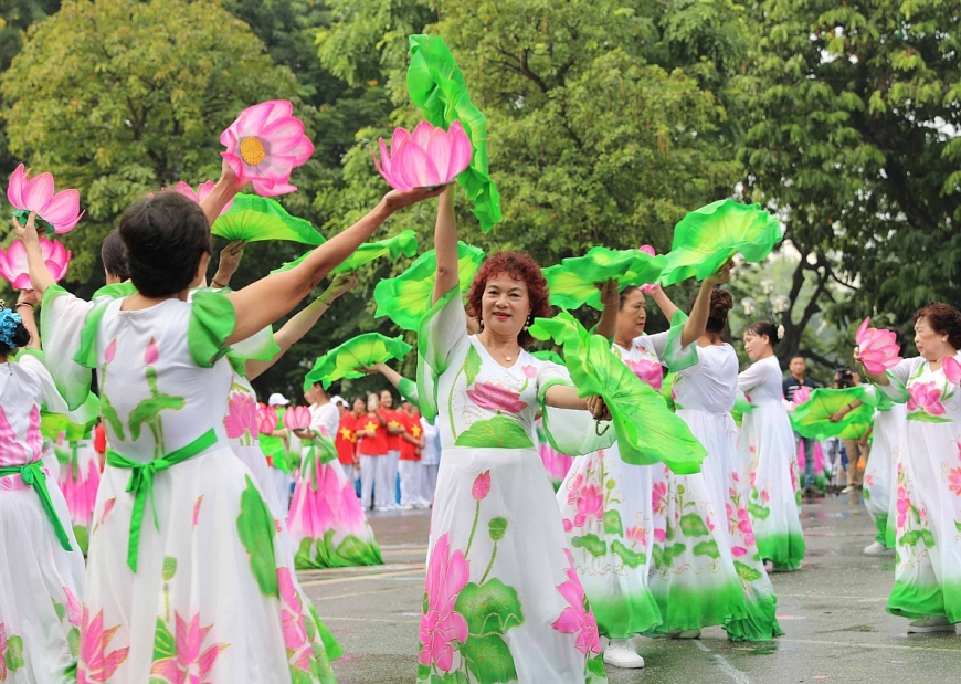 Vinamilk đồng hành cùng hàng ngàn người cao tuổi đồng diễn thể dục dưỡng sinh tại Hà Nội