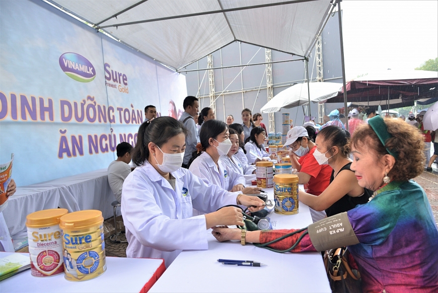 Vinamilk đồng hành cùng hàng ngàn người cao tuổi đồng diễn thể dục dưỡng sinh tại Hà Nội