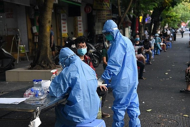 Xét nghiệm Covid-19 cho người dân xung quanh khu vực phố Phủ Doãn, Bệnh viện Việt Đức Xét nghiệm Covid-19 cho người dân xung quanh khu vực phố Phủ Doãn, Bệnh viện Việt Đức
