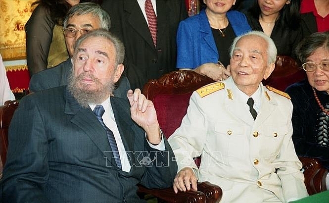 Ngày 22/2/2009, đồng chí Fidel Castro, Bí thư thứ nhất BCH Trung ương Đảng Cộng sản Cuba, Chủ tịch HĐNN và Chính phủ Cuba hội kiến Đại tướng Võ Nguyên Giáp tại tư dinh của Đại tướng, nhân chuyến thăm hữu nghị chính thức Việt Nam. Ảnh: Nhan Sáng/TTXVN