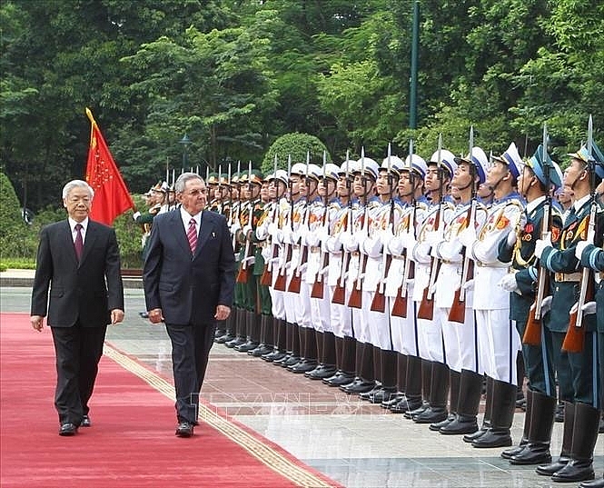 Tổng Bí thư Nguyễn Phú Trọng chủ trì lễ đón Đại tướng Raul Castro Ruz, Bí thư thứ nhất Ban Chấp hành Trung ương Đảng Cộng sản Cuba, Chủ tịch Hội đồng Nhà nước và Hội đồng Bộ trưởng Cuba thăm hữu nghị chính thức Việt Nam từ ngày 7 - 10/7/2012. Ảnh: Trí Dũng/TTXVN