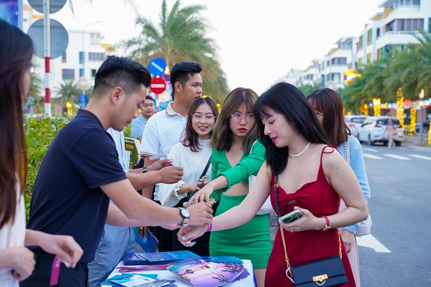 Mùa Đông by Mey #2 – Tận hưởng không khí Giáng sinh và năm mới cùng Trung Quân Idol và Bùi Anh Tuấn