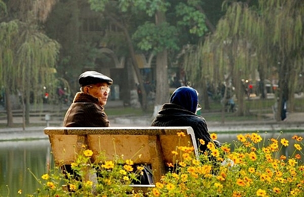 Miền Bắc hửng nắng, miền Trung mưa rào