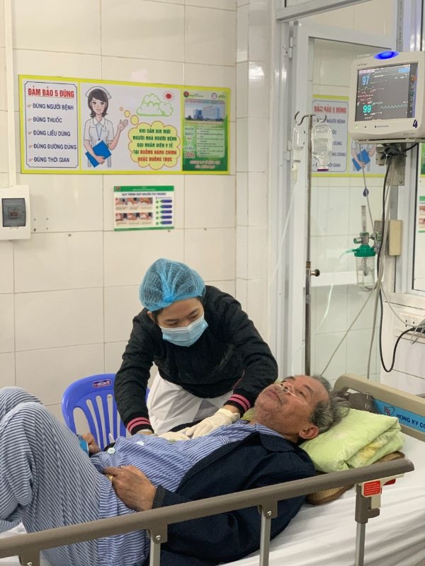 Trời rét, nhiều người cao tuổi phải nhập viện