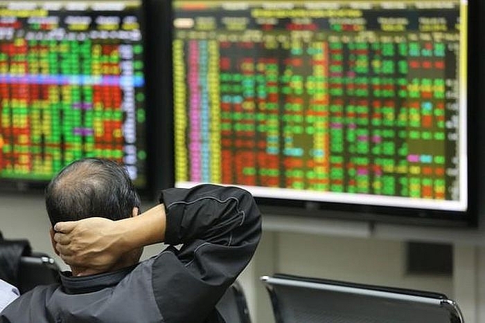 Báo cáo không đúng hạn, Chủ tịch Công ty cổ phần Đầu tư IDJ Việt Nam bị 'tuýt còi'