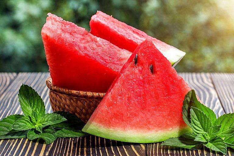 Những loại quả ít calo sẵn có trong ngày hè