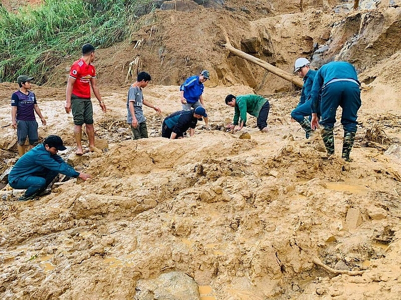 Thêm vụ sạt lở đất ở Quảng Nam, 11 người bị vùi lấp