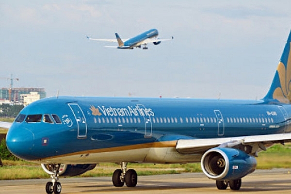Khách đốt khăn trên máy bay Vietnam Airlines bị phạt 2 triệu đồng