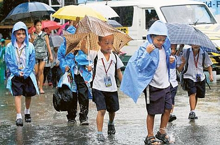 Học sinh Phú Yên, Khánh Hòa nghỉ học phòng tránh bão số 12