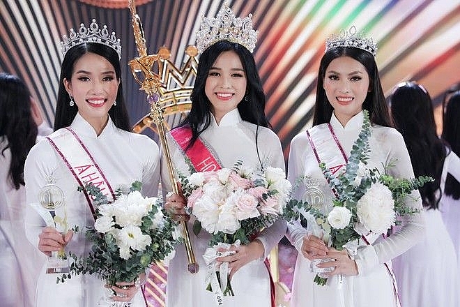 Bức ảnh Hoa hậu Đỗ Thị Hà lấm lem sau khi làm đồng gây ‘sốt’ Bức ảnh Hoa hậu Đỗ Thị Hà lấm lem sau khi làm đồng gây ‘sốt’