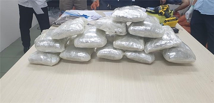 20 kg ma túy cất giấu tinh vi trong các lô hàng quà biếu