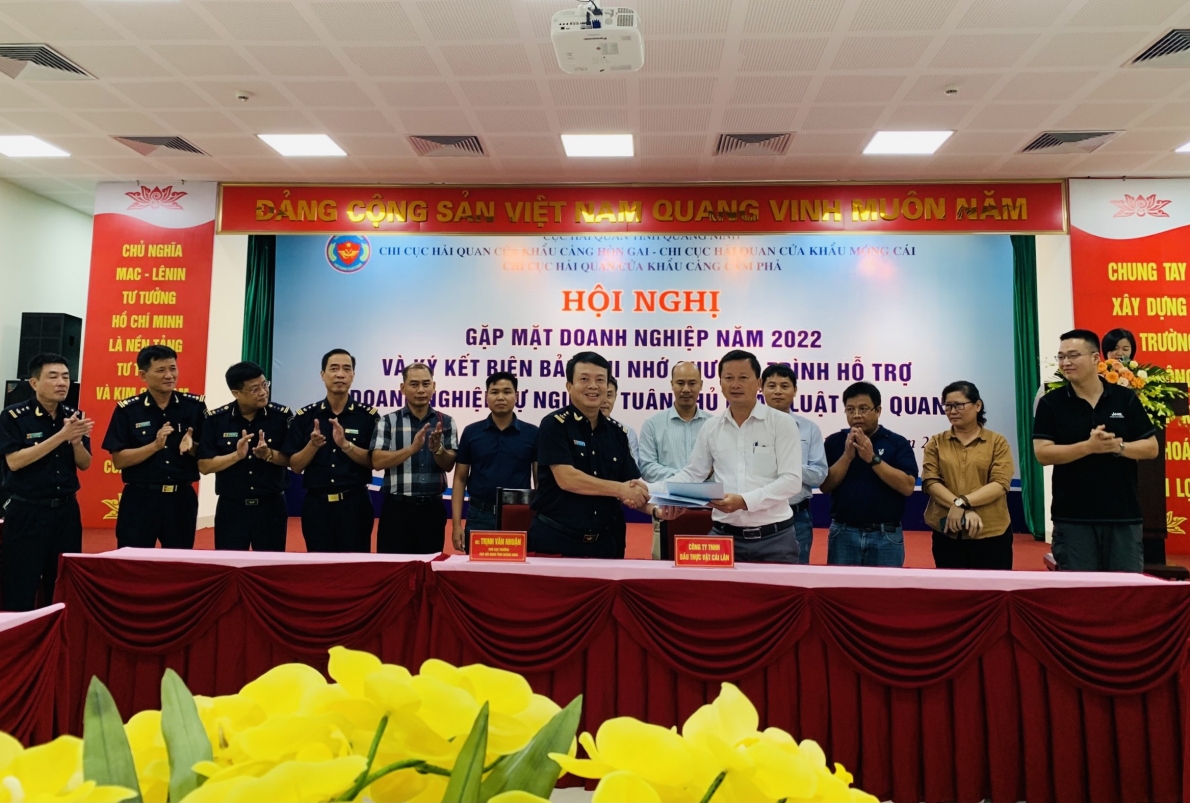 Cục Hải quan Quảng Ninh thu ngân sách vượt 156% chỉ tiêu được giao Cục Hải quan Quảng Ninh thu ngân sách vượt 156% chỉ tiêu được giao