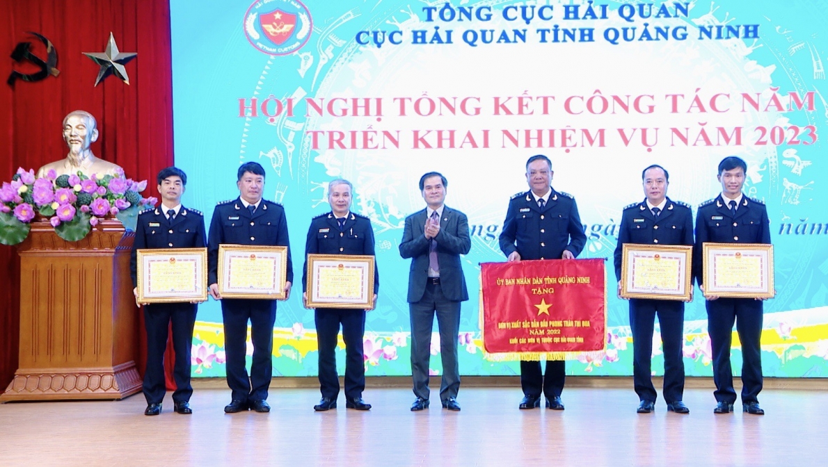 Cục Hải quan Quảng Ninh thu ngân sách vượt 156% chỉ tiêu được giao Cục Hải quan Quảng Ninh thu ngân sách vượt 156% chỉ tiêu được giao