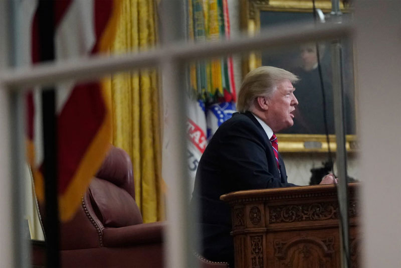 Những mối lo đeo b&aacute;m &ocirc;ng Trump trong năm 2020