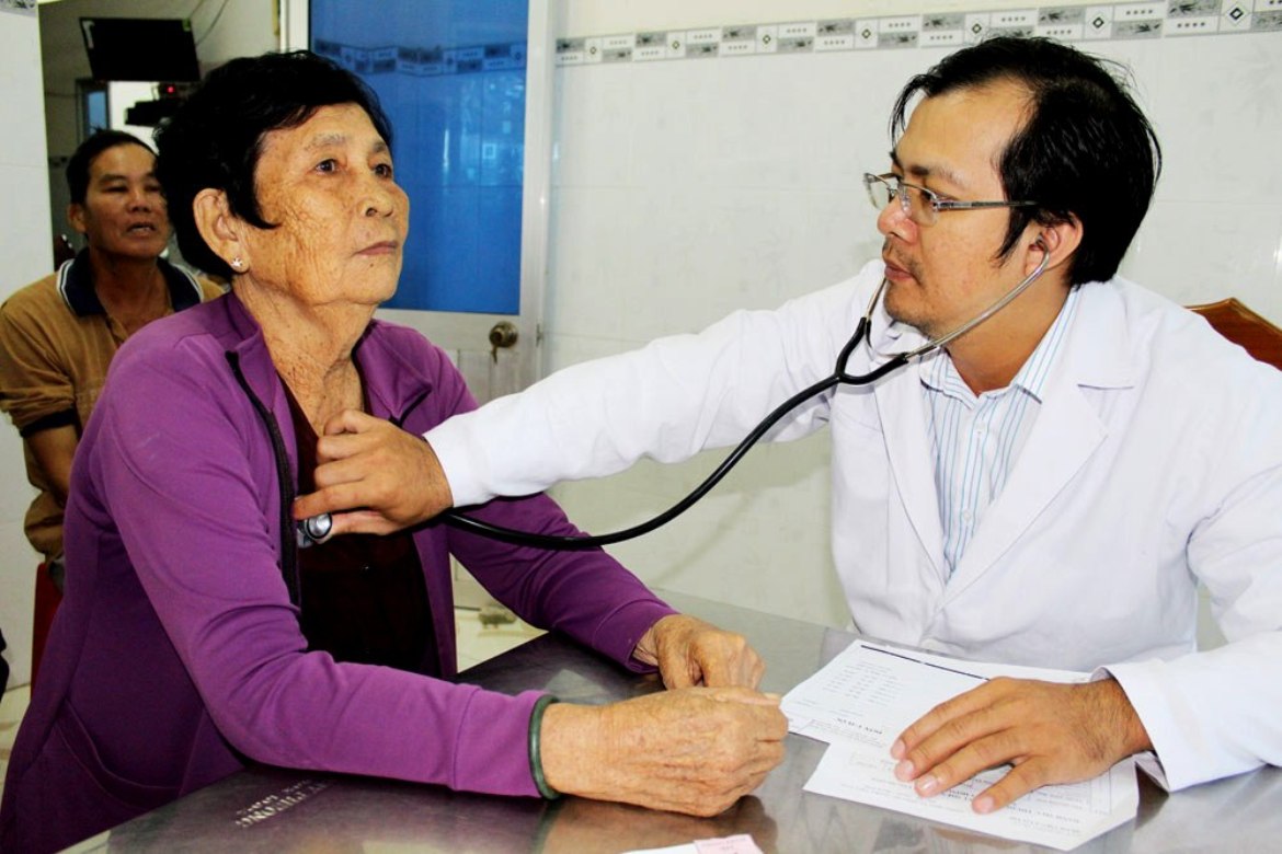 Kh&aacute;m sức khỏe cho NCT tỉnh Đồng Th&aacute;p. Ảnh IT