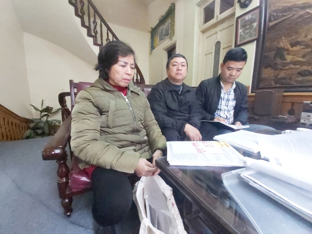 Gia đ&igrave;nh b&agrave; Lưu Thị Loan phản &aacute;nh sự việc với ph&oacute;ng vi&ecirc;n B&aacute;o Người cao tuổi