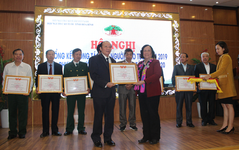 Hội NCT tỉnh Hòa Bình: Chăm sóc, phát huy vai trò NCT hiệu quả, thiết thực