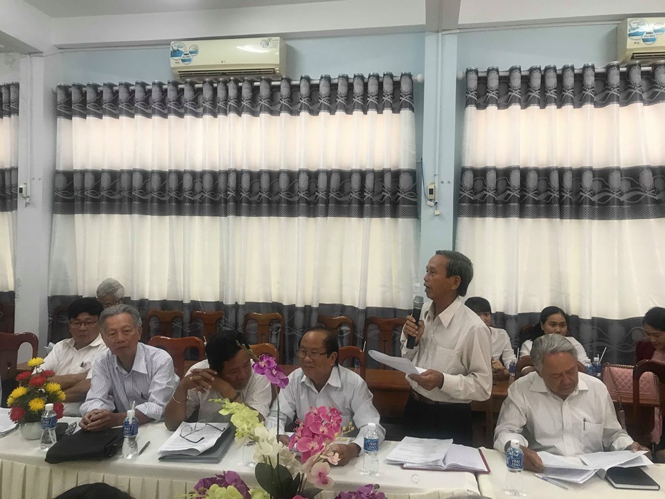 Hội cơ sở đ&oacute;ng g&oacute;p &yacute; kiến trong lễ tổng kết năm 2019