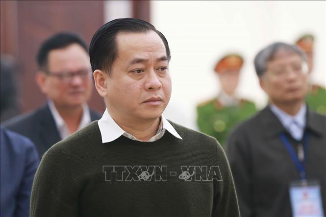 Bị c&aacute;o Phan Văn Anh Vũ (sinh năm 1975, Chủ tịch Hội đồng quản trị C&ocirc;ng ty cổ phần X&acirc;y dựng 79, C&ocirc;ng ty cổ phần Bắc Nam 79, C&ocirc;ng ty tr&aacute;ch nhiệm hữu hạn I.V.C, C&ocirc;ng ty cổ phần đầu tư Nhất Gia Ph&uacute;c) v&agrave; c&aacute;c bị c&aacute;o nghe Hồi đồng x&eacute;t xử đọc bản tuy&ecirc;n &aacute;n. Ảnh: Do&atilde;n Tấn/TTXVN